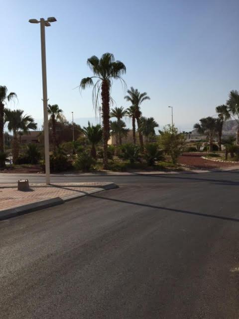 הבית של דרורי Neve Zohar Exteriör bild