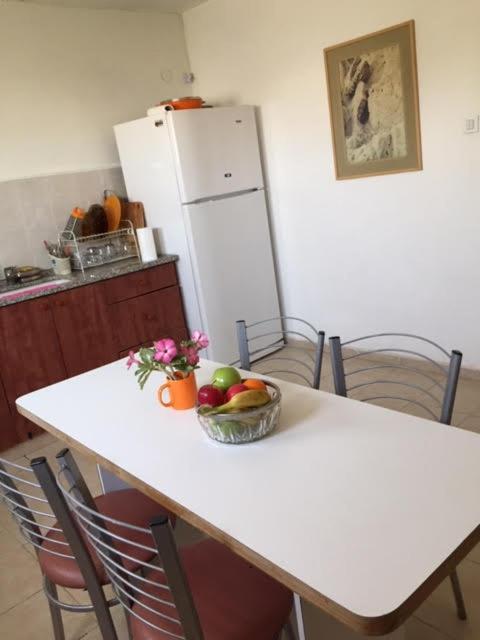 הבית של דרורי Neve Zohar Exteriör bild