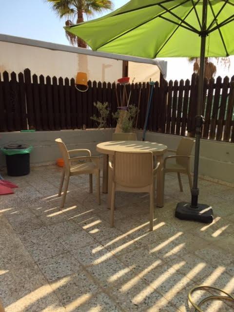 הבית של דרורי Neve Zohar Exteriör bild